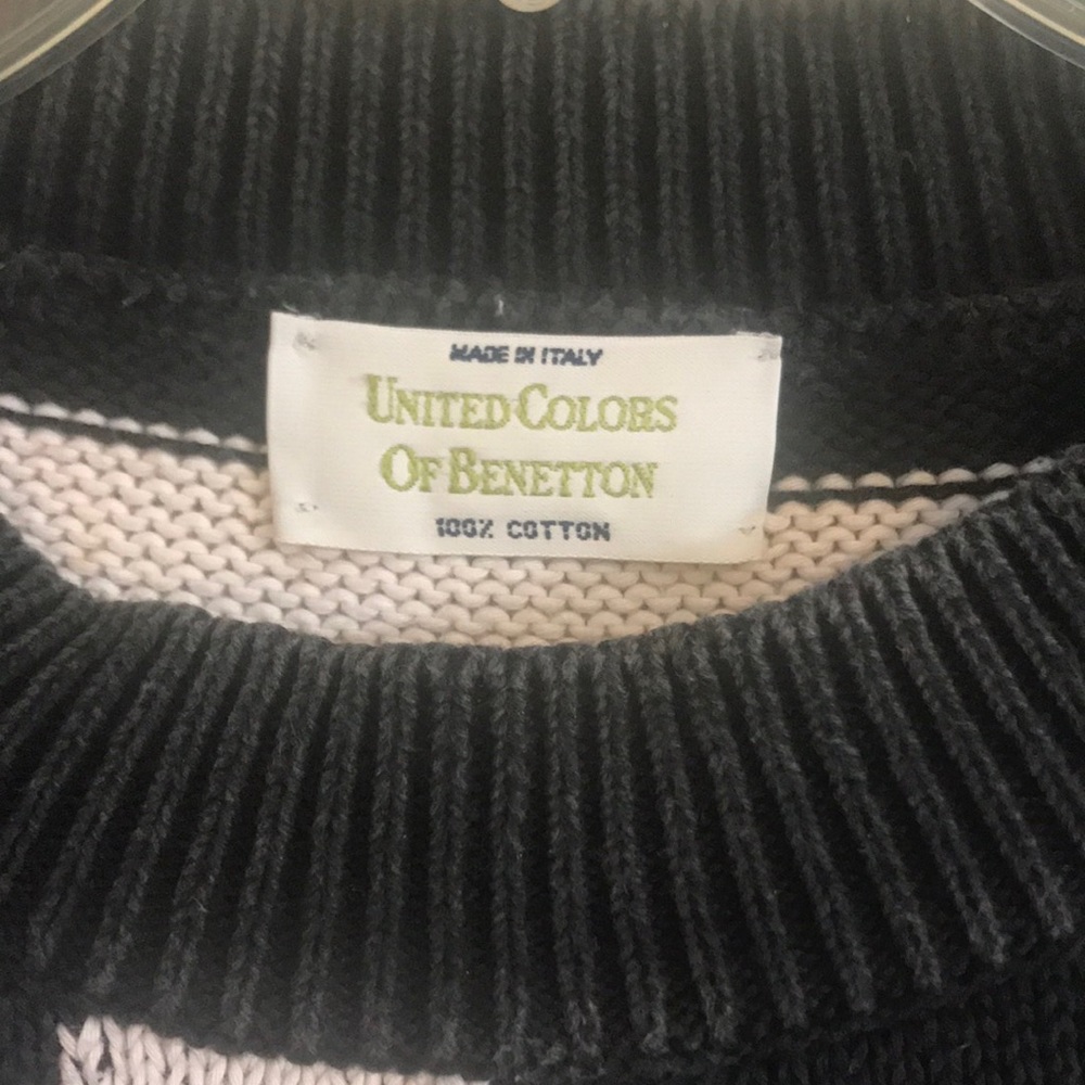 100 💯 cotton made in Italy Benetton 87 cropped sweater. In great vintage shape